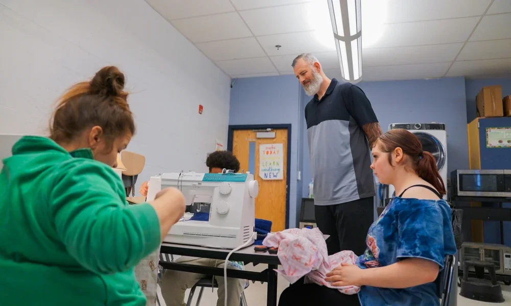 Kevin Pittsnogle observing students working.