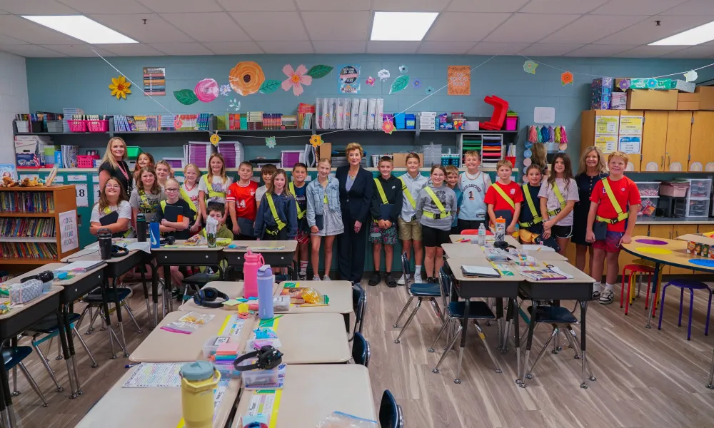 Linda McMahon, Michele Blatt, and students smiling.  